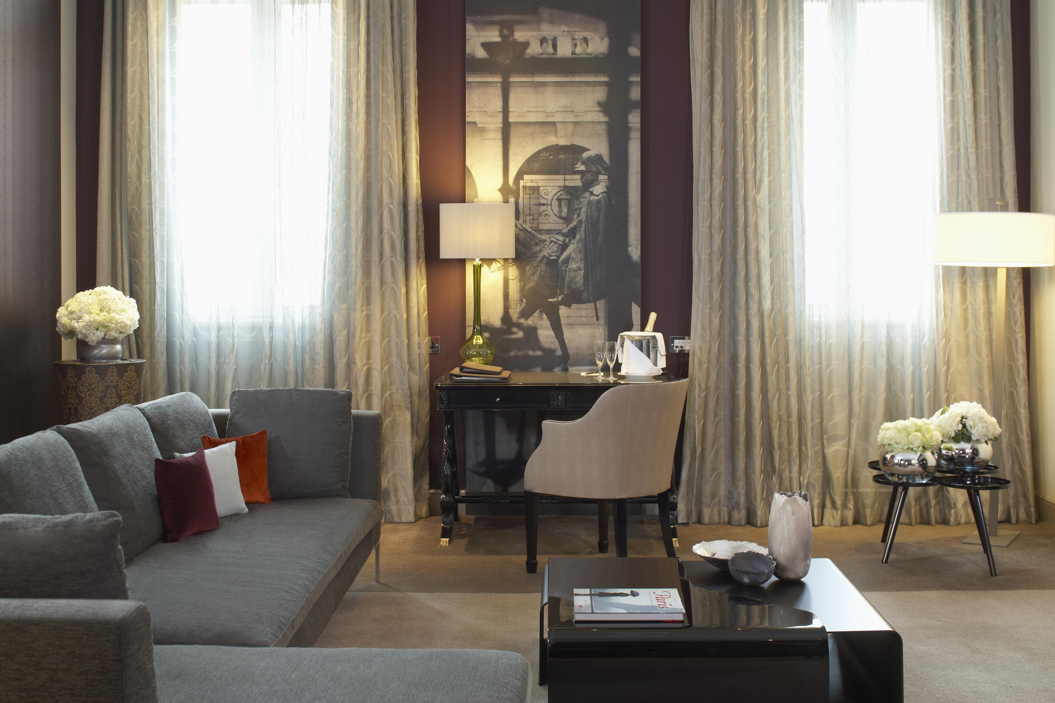 Sofitel London St James Exterior photo A suite at the Mandarin Oriental, Paris