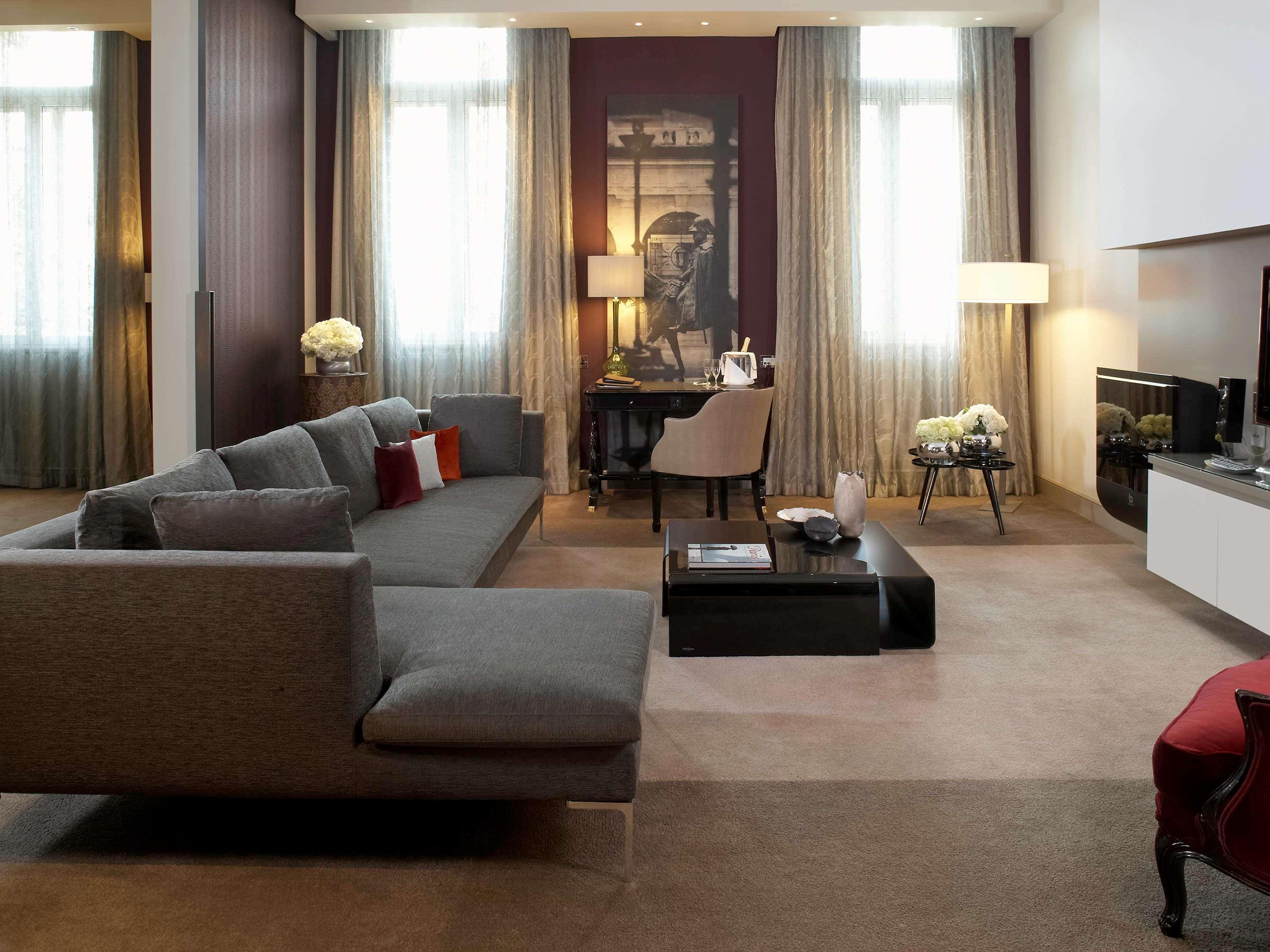 Sofitel London St James Exterior photo A suite at the Mandarin Oriental, Paris
